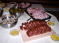 scharfe W&uuml;rste.. Wurstsalate.. Schinkenplatte