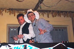 DJ Tobs und Manu beim Auflegen