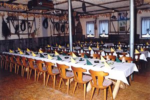 der eingedeckte Saal
